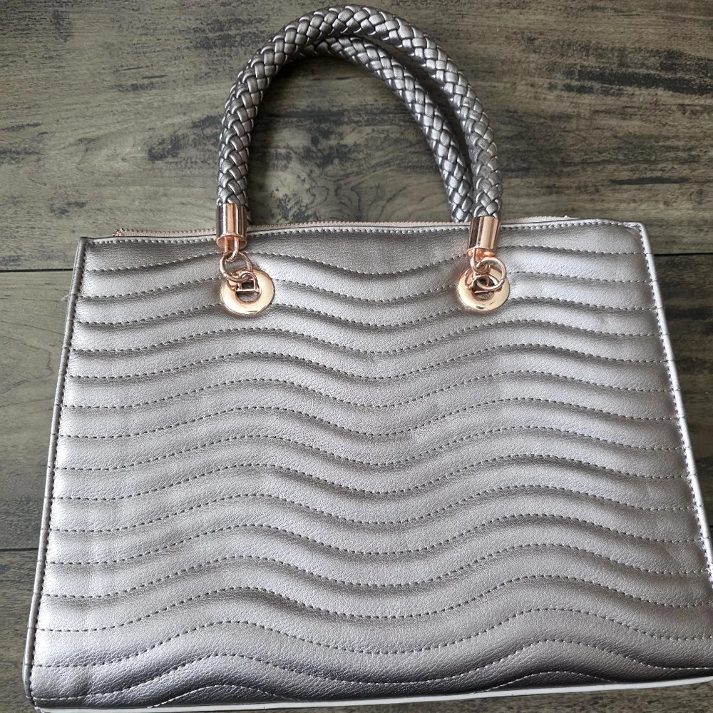 Elegant Metallic Handbag Purse‎